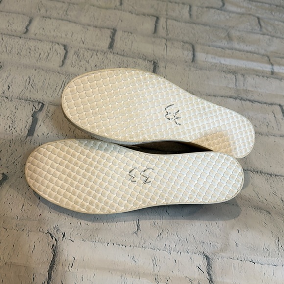 Steve Madden taupe hidden wedge sneaker - Picture 7 of 9